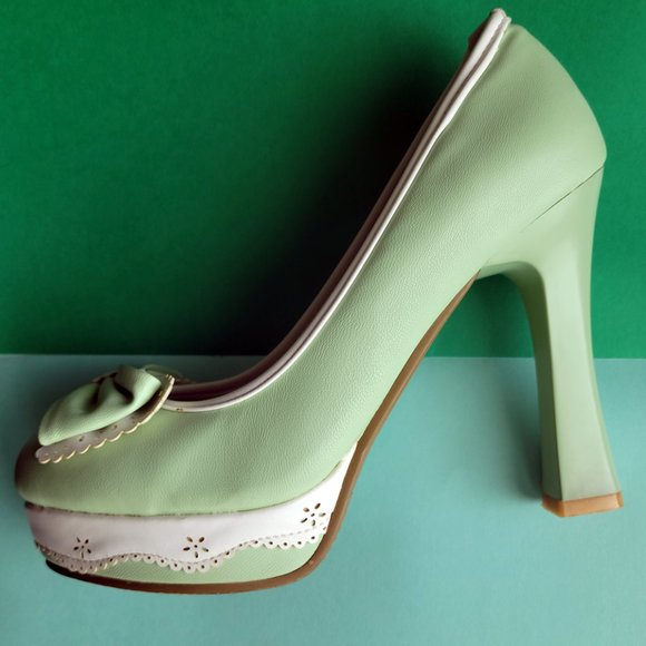 Retro Mint Green Leather Heels with Lace and Bow Detail - Women's Size 8 - Picture 1 of 4